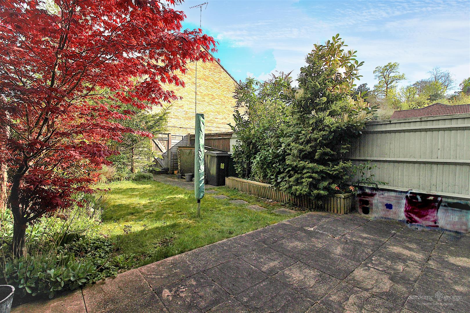 Lilac Close, Purley On Thames, Reading